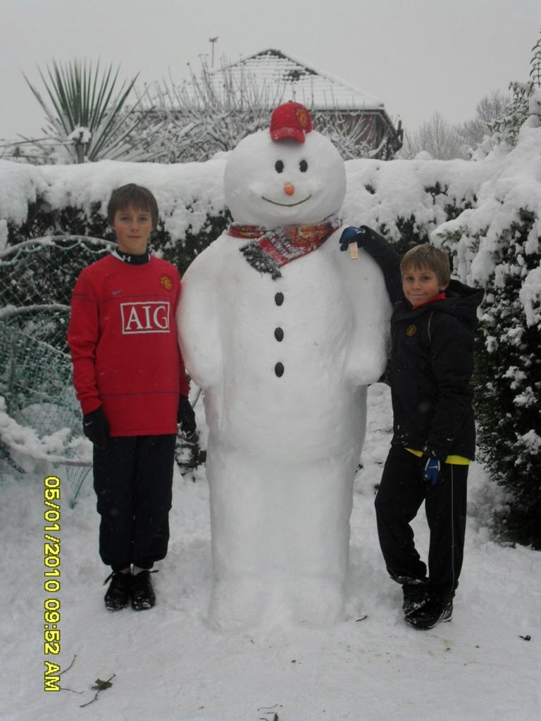Frosty devil: A Manchester United-supporting snowman