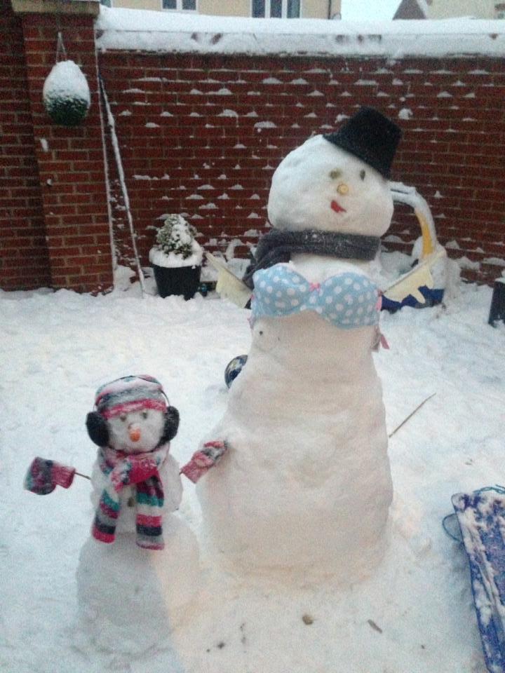 Donna Plummer sent us a picture of some lovely snowmen.