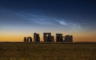 Amazing photo shows extremely rare Noctilucent Clouds over Stonehenge