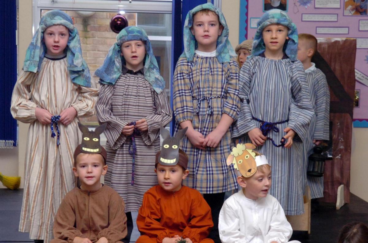 Bulford St Leonards Primary School Nativity The Gift of Christmas. DC6018P3