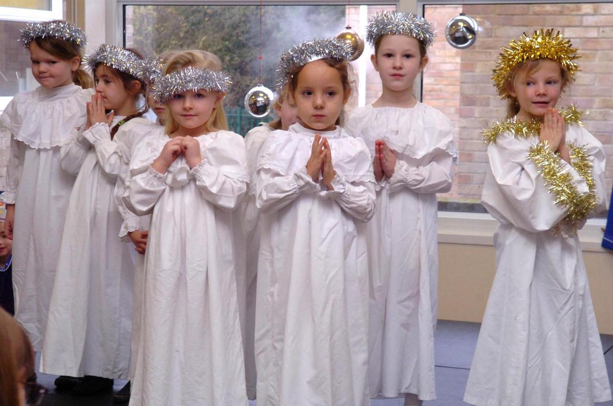 Bulford St Leonards Primary School Nativity The Gift of Christmas. DC6018P4
