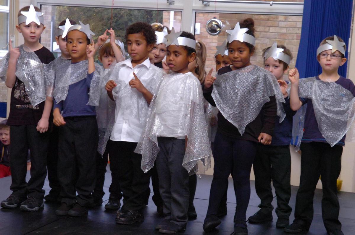 Bulford St Leonards Primary School Nativity The Gift of Christmas. DC6018P5