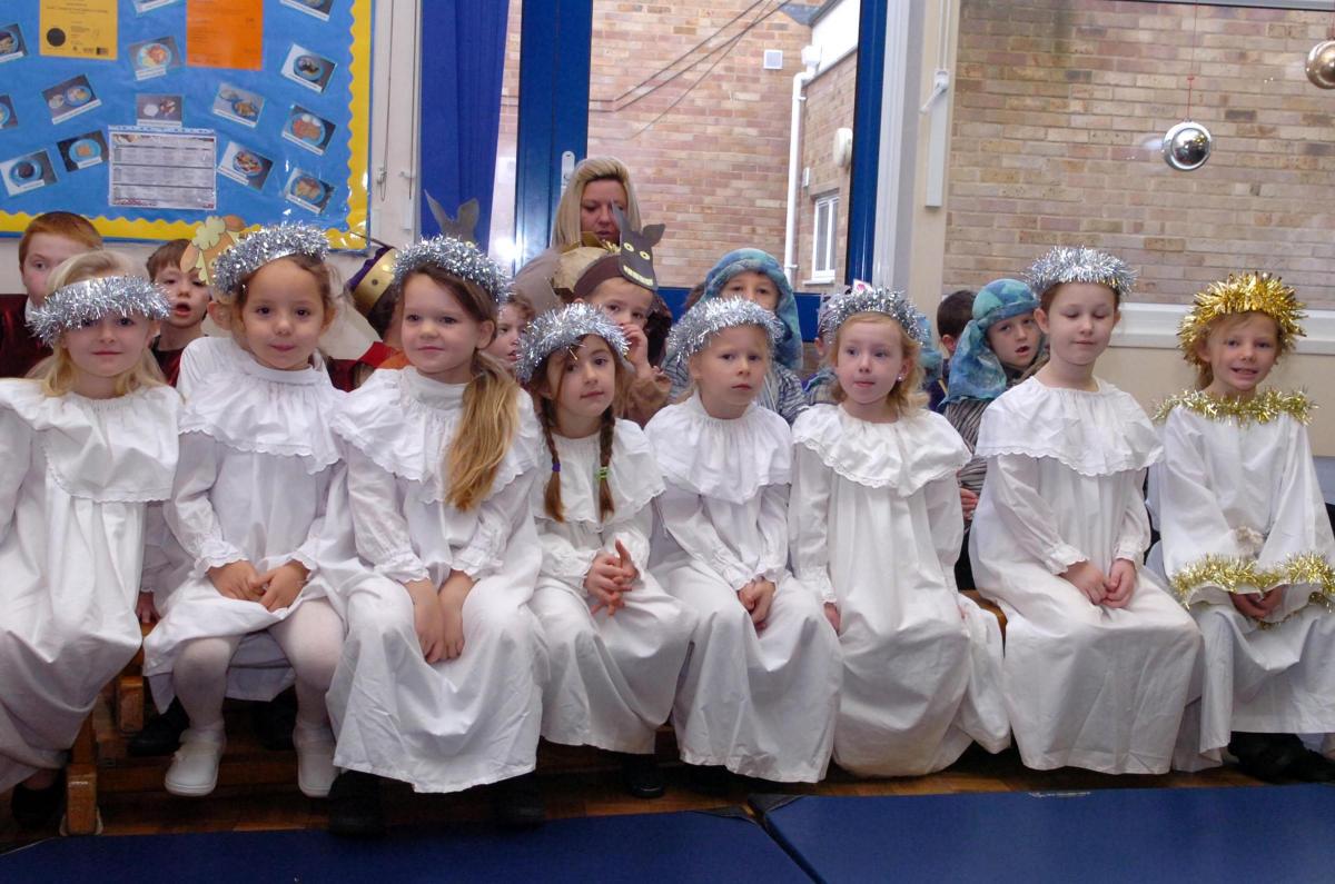Bulford St Leonards Primary School Nativity The Gift of Christmas. DC6018P6