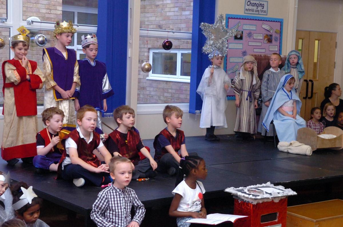 Bulford St Leonards Primary School Nativity The Gift of Christmas. DC6018P7