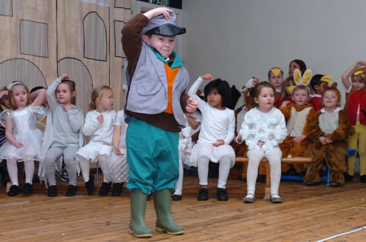 Pembroke Park Primary School Christmas play Percy the Park Keeper, One Snowy Night. DC6049P1