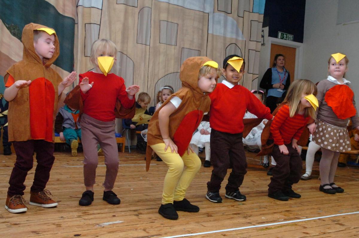 Pembroke Park Primary School Christmas play Percy the Park Keeper, One Snowy Night. DC6049P4