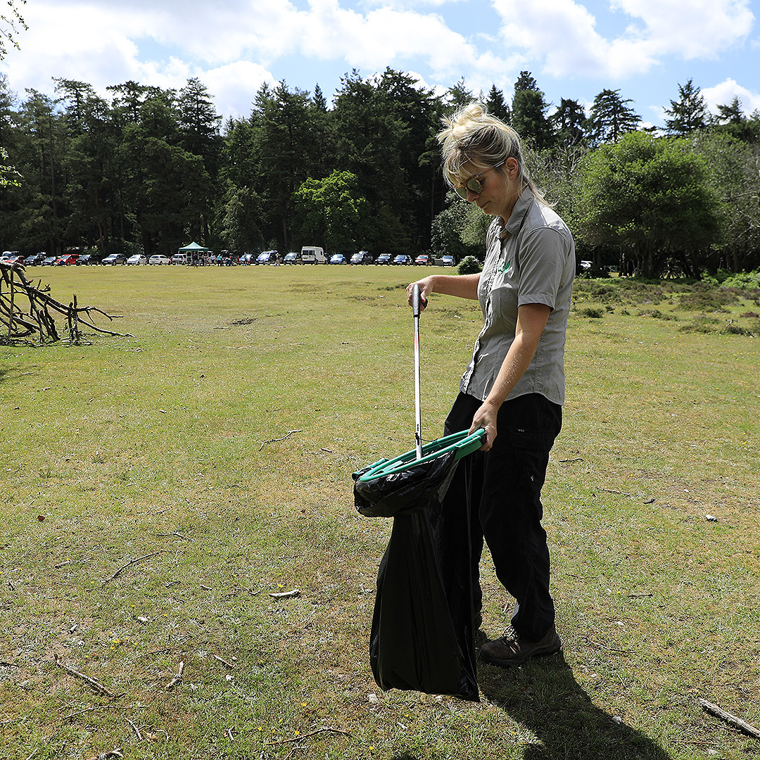 Litter collection in the New Forest Picture: Nick Whittle