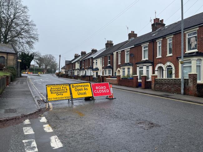 Devizes Road in Salisbury closed during resurfacing works