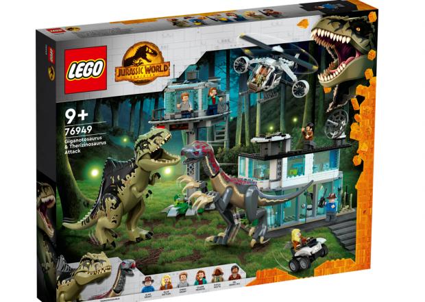 Salisbury Journal: LEGO® Giganotosaurus & Therizinosaurus Attack. Credit: LEGO