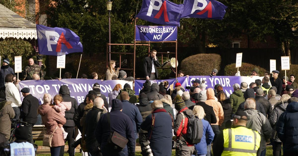 Hundreds attend asylum seeker hotel protests and counter demonstration - Vimarsana News