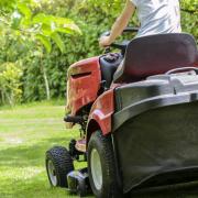 Ride-on lawn mower, not the one from the article - Picture from Pixabay