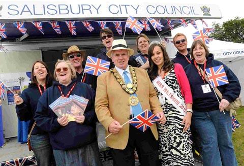 Salisbury Mayor John Collier and Miss Wiltshire Ruth May-Johnson with the Salisbury City Council team. DC1658P45