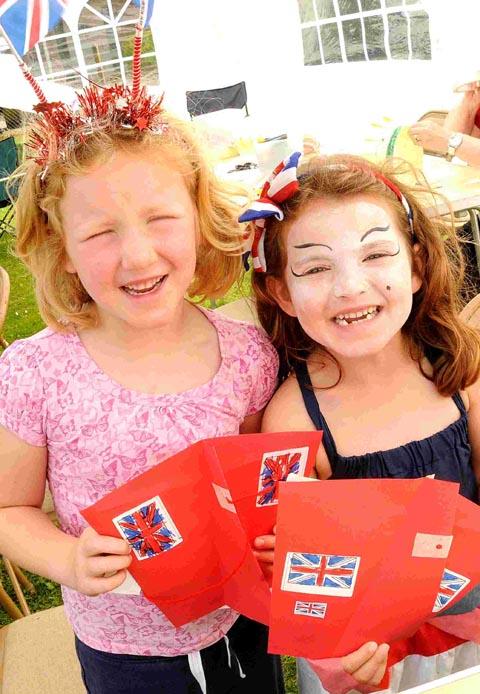Annabel and Elise making Jubilee kites in Durrington. DC1648P3