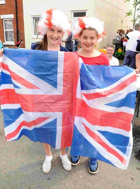 Melissa and Jessica get in the party spirit in St Andrews Road. DC1666P3